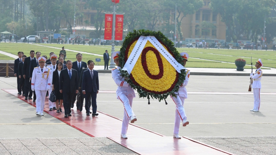 Thủ tướng Trung Quốc Lý Cường vào Lăng viếng Chủ tịch Hồ Chí Minh